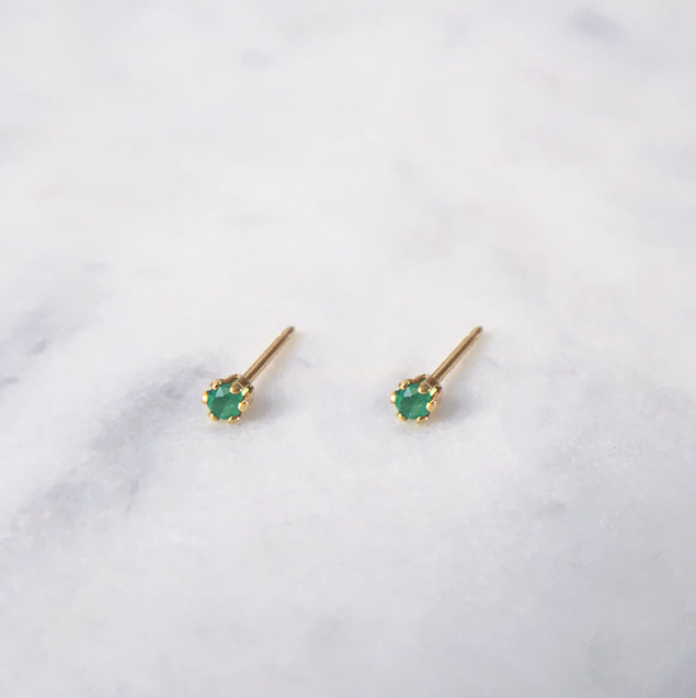 Dainty green emerald gemstone studs earrings - gold